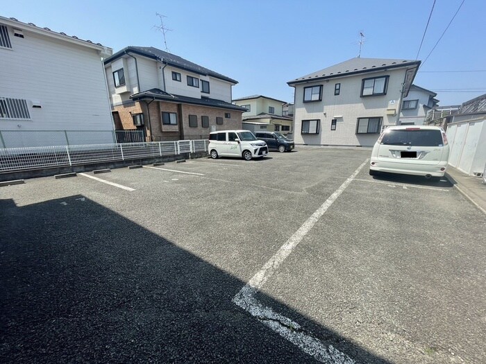 物件外観写真4　(駐車場)