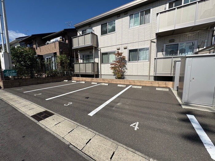 物件外観写真2　(駐車場)