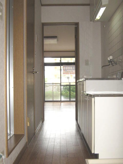 物件内観写真7　(玄関)