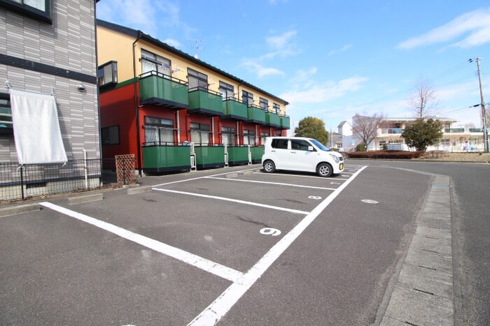 物件外観写真3　(駐車場)