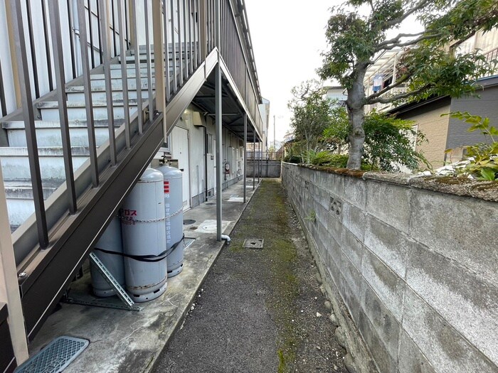 物件外観写真6　(エントランス部分)