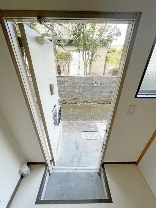 物件内観写真13　(玄関)