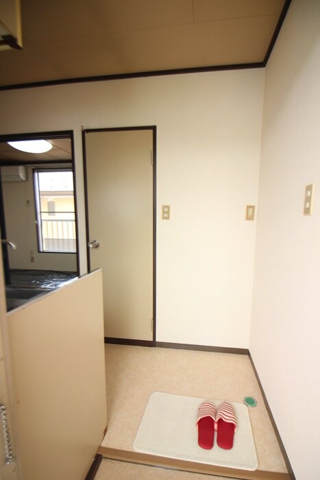 物件内観写真14　(玄関)