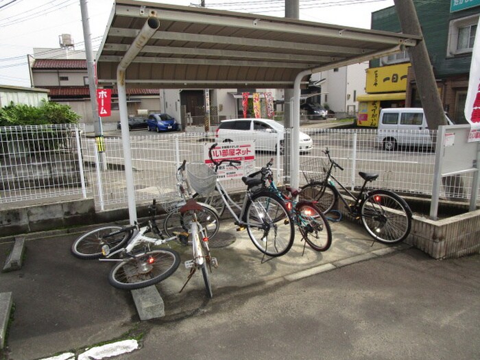 物件外観写真5　(駐輪場)
