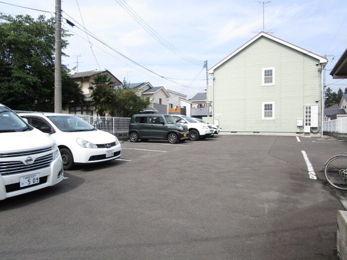 物件外観写真6　(駐車場)