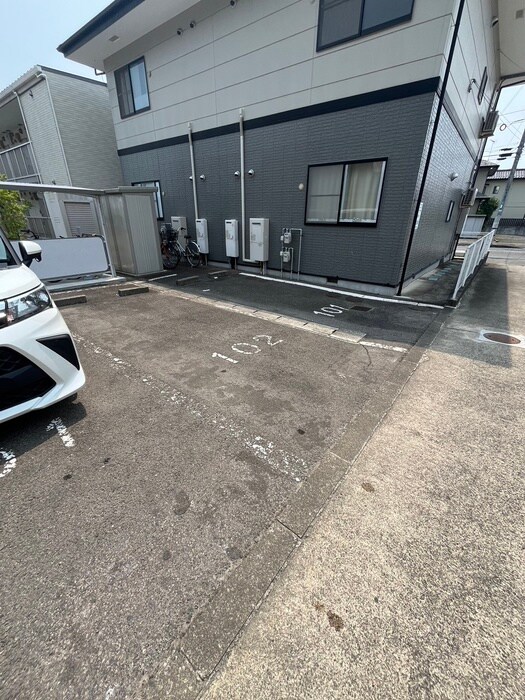 物件外観写真3　(駐車場)