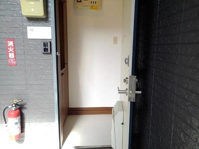 物件内観写真12　(玄関)