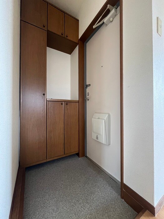 物件内観写真16　(玄関)