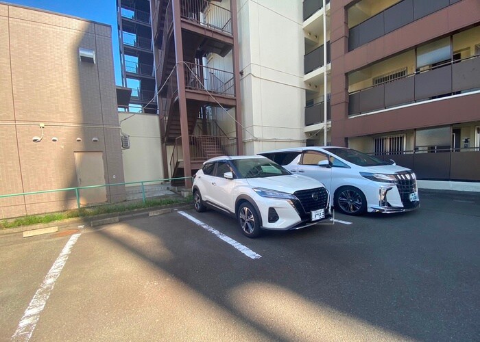 物件外観写真3　(駐車場)