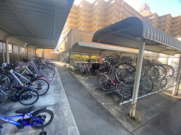 物件外観写真4　(駐輪場)