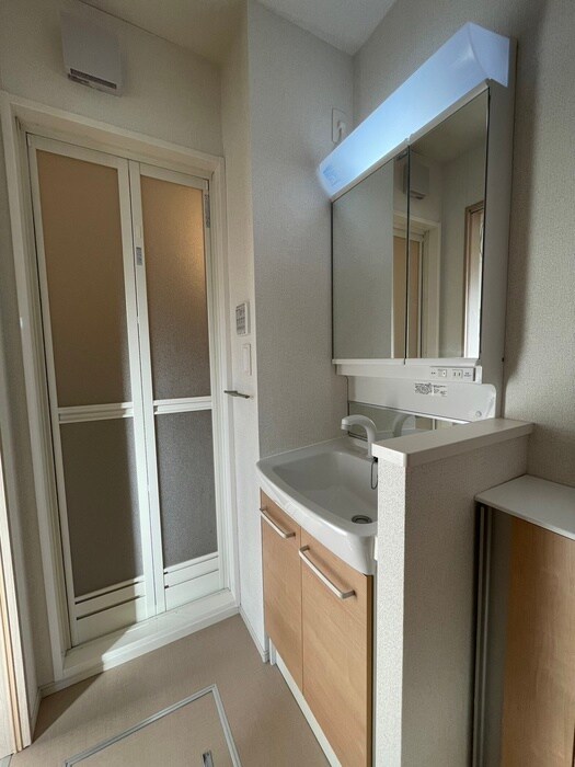 物件内観写真11　(洗面)