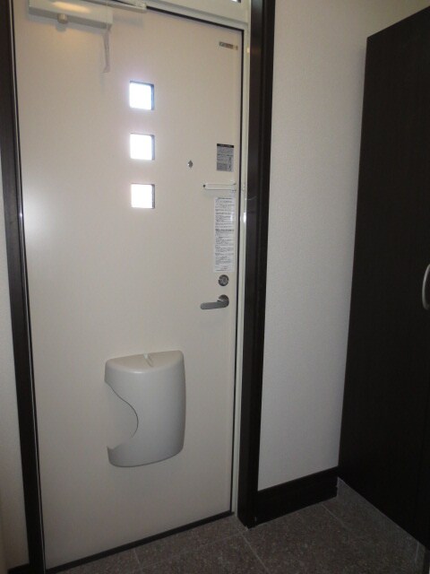 物件内観写真13　(玄関)