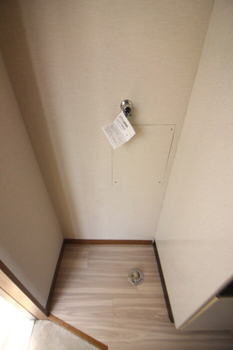 物件内観写真11　(洗濯機置場)