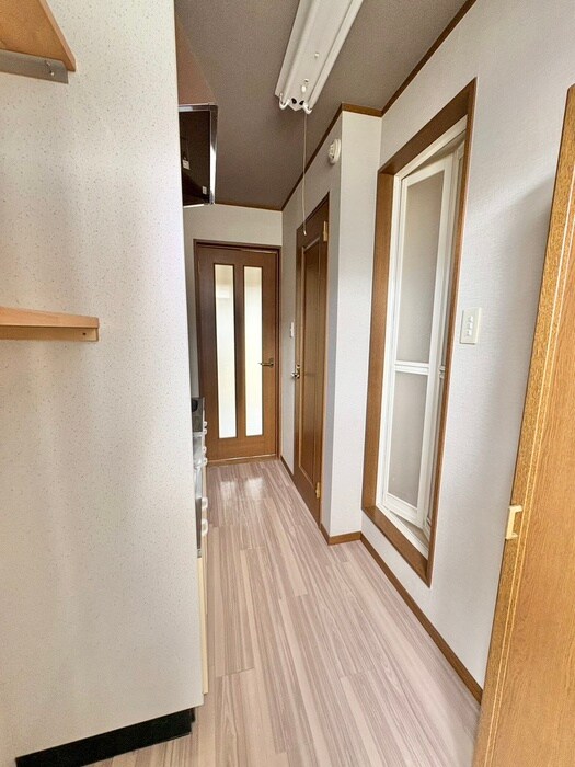 物件内観写真12　(廊下)