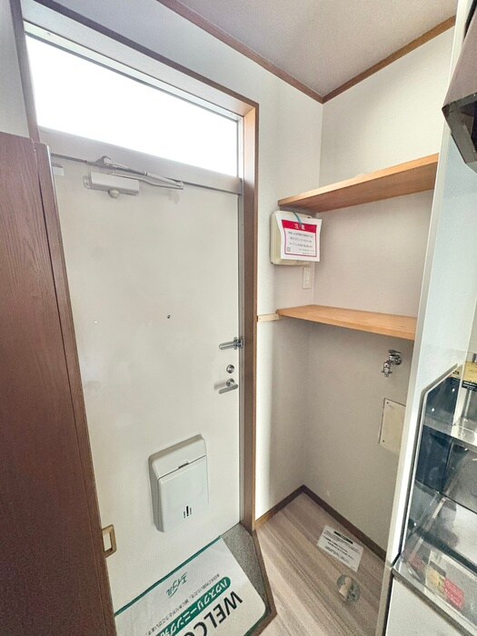 物件内観写真13　(玄関)