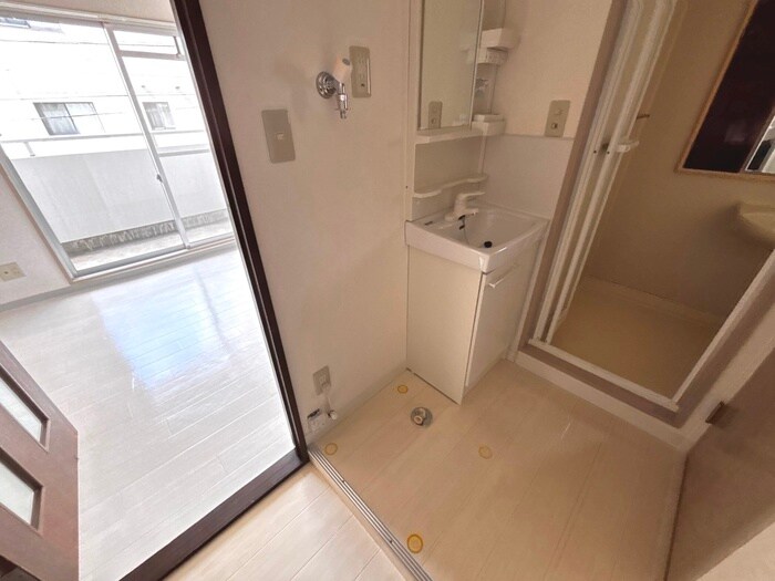 物件内観写真15　(洗濯機置場)