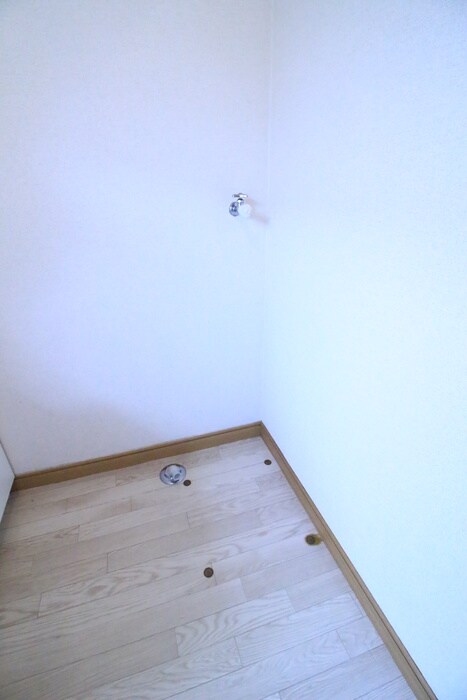 物件内観写真12　(洗濯機置場)