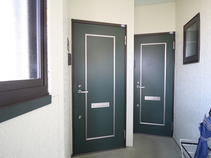 物件外観写真6　(エントランス部分)