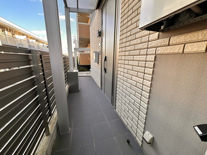 物件外観写真5　(エントランス部分)