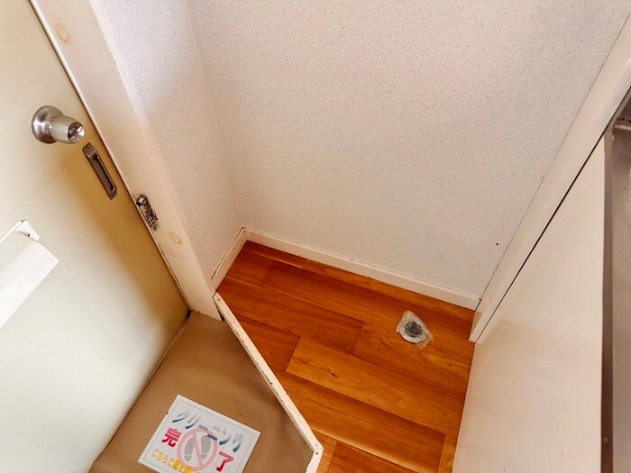 物件内観写真15　(洗濯機置場)