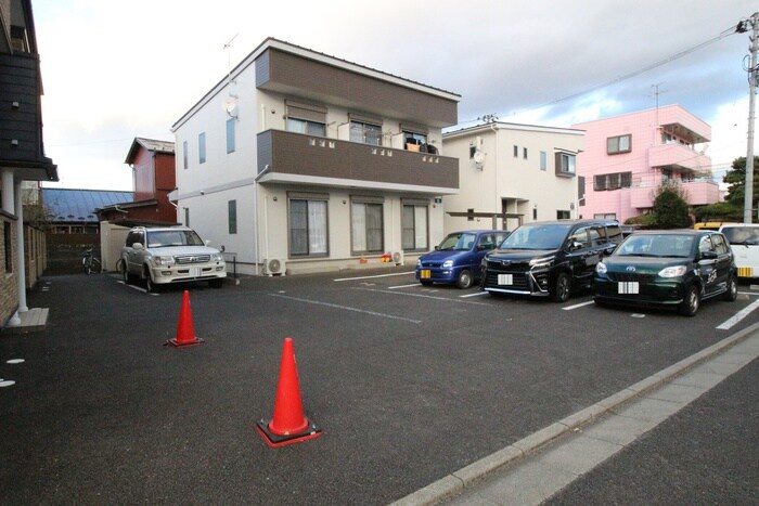 物件外観写真3　(駐車場)