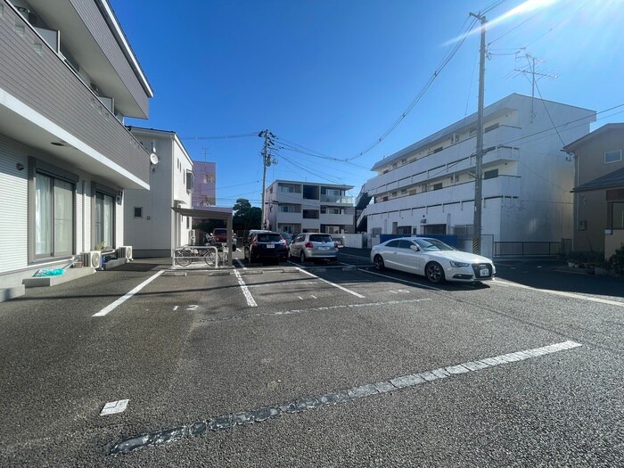物件外観写真4　(駐車場)