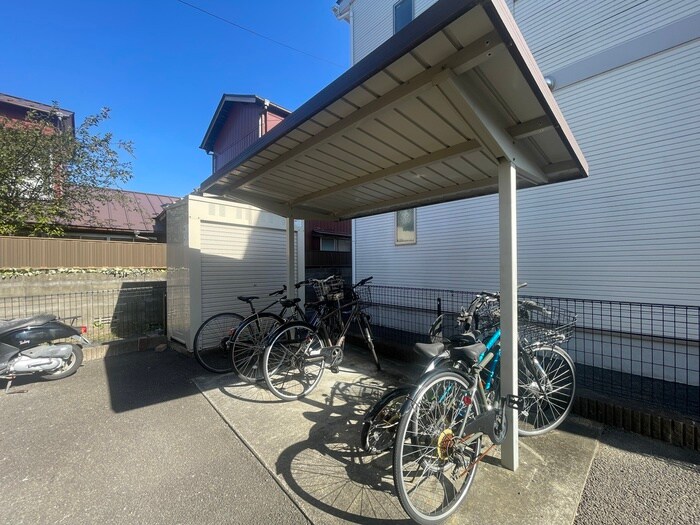 物件外観写真6　(駐輪場)