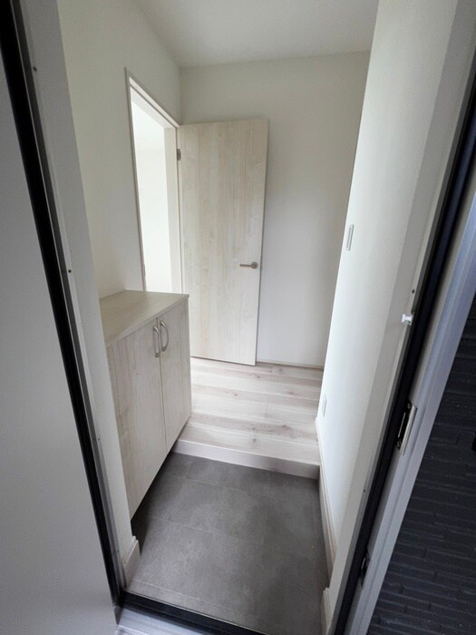 物件内観写真7　(玄関)