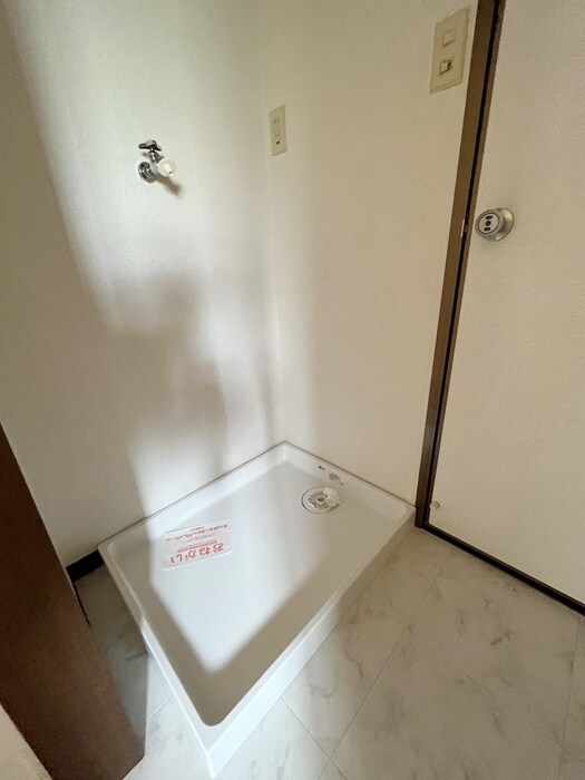 物件内観写真12　(洗濯機置場)