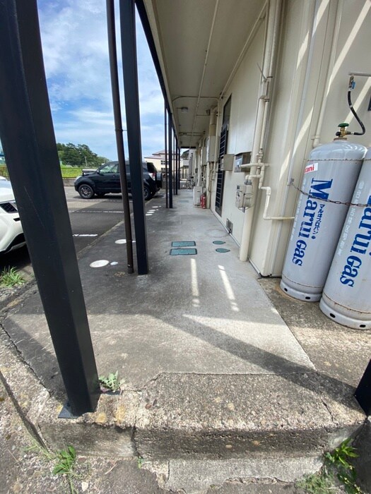 物件外観写真3　(エントランス部分)