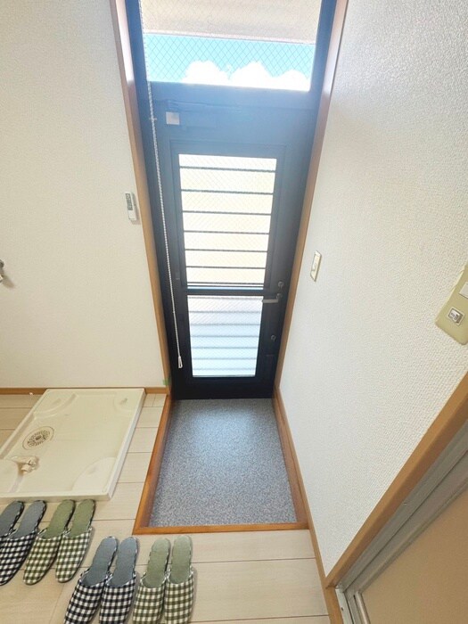 物件内観写真13　(玄関)