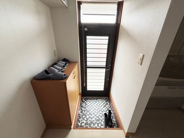 物件内観写真16　(玄関)