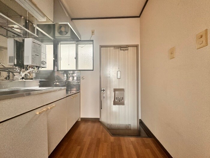 物件内観写真17　(玄関)