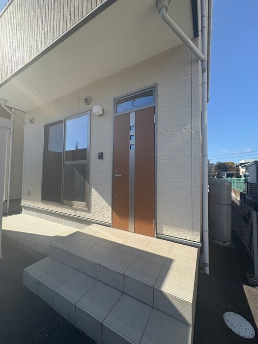 物件外観写真2　(エントランス部分)