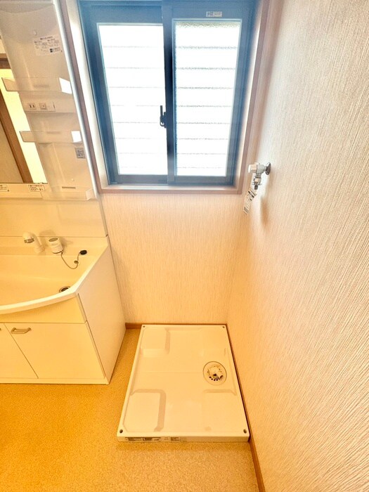 物件内観写真16　(洗濯機置場)