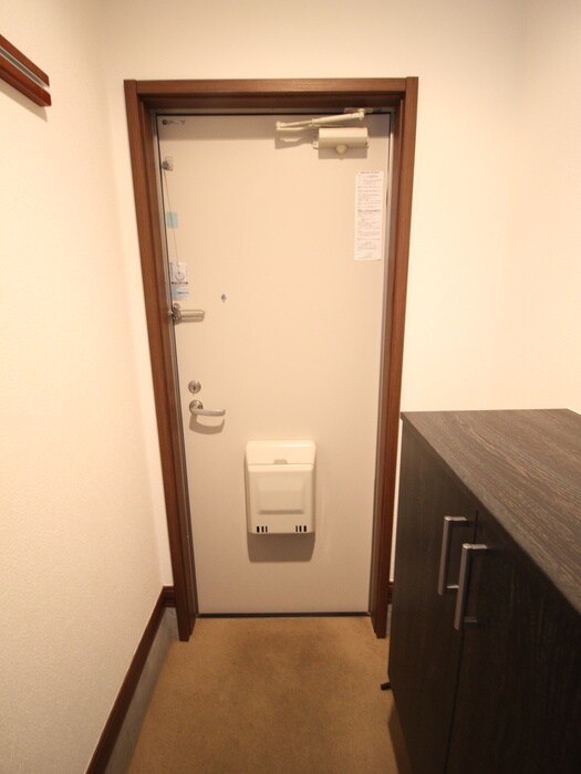 物件内観写真14　(玄関)