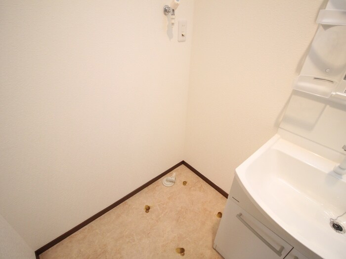 物件内観写真16　(洗濯機置場)