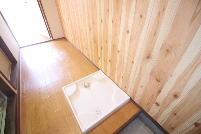 物件内観写真12　(洗濯機置場)