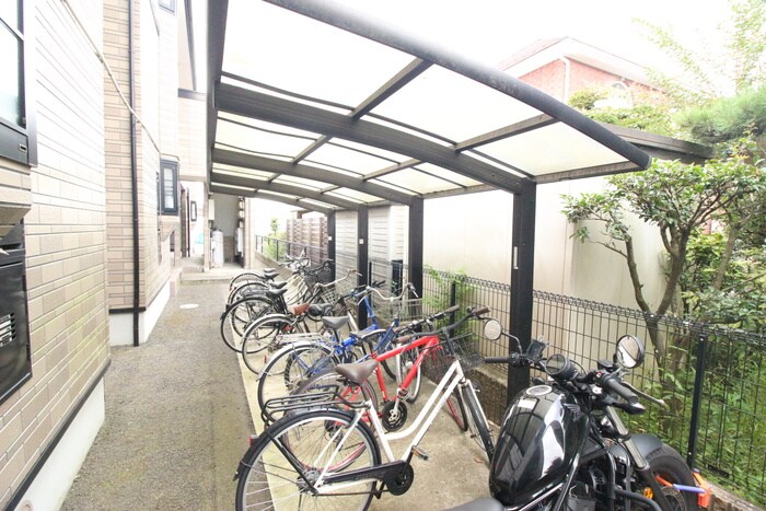 物件外観写真4　(駐輪場)