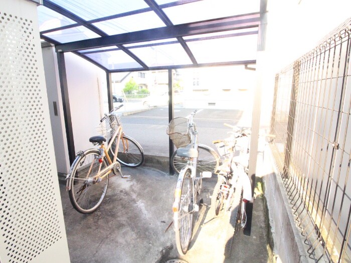 物件外観写真5　(駐輪場)