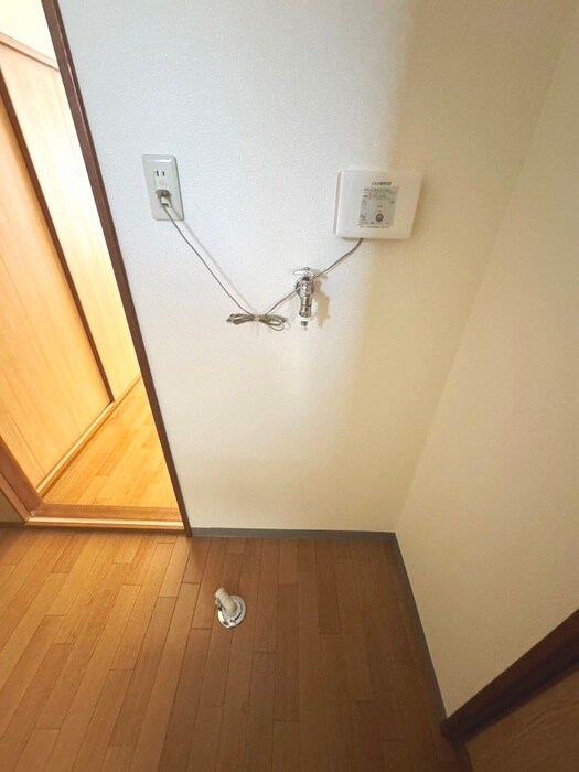 物件内観写真18　(洗濯機置場)
