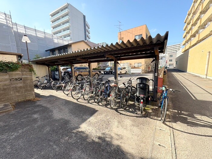 物件外観写真5　(駐輪場)