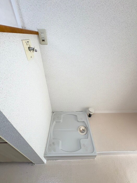 物件内観写真15　(洗濯機置場)