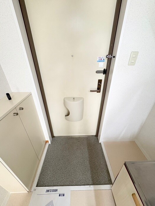 物件内観写真16　(玄関)