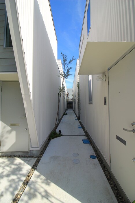 物件外観写真5　(エントランス部分)