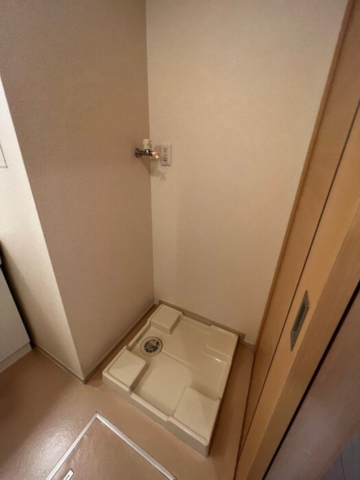 物件内観写真13　(洗濯機置場)