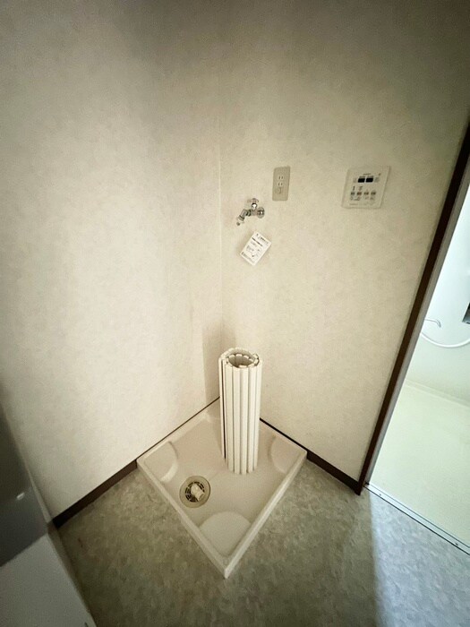 物件内観写真18　(洗濯機置場)