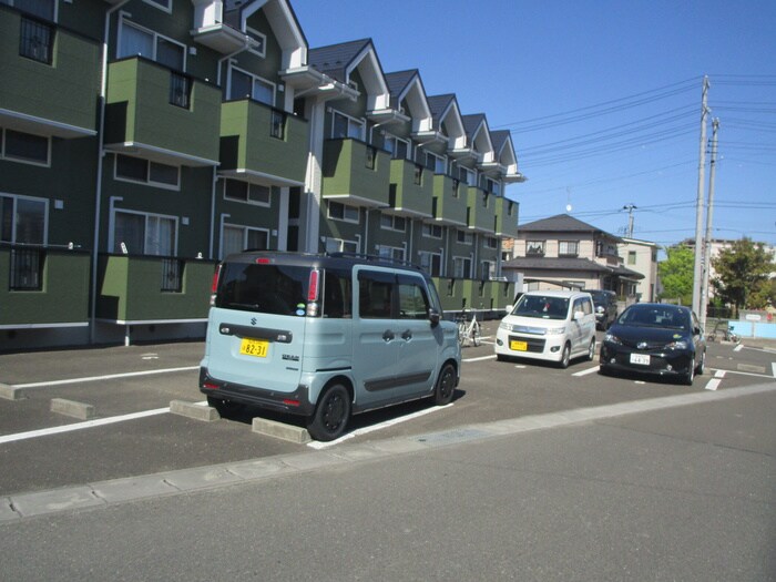 物件外観写真4　(駐車場)