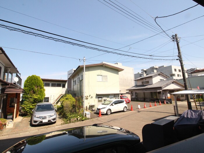 物件内観写真16　(室内からの展望)