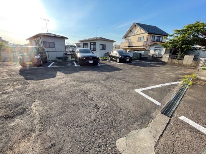 物件外観写真2　(駐車場)
